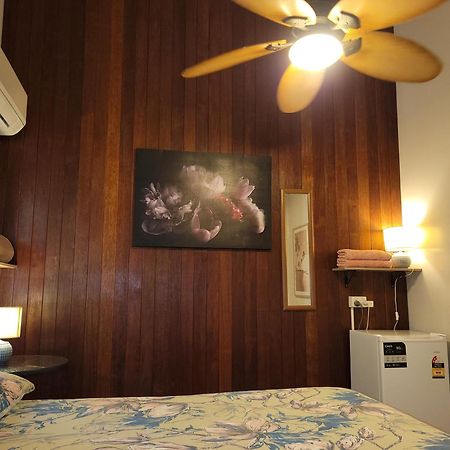 Travellers Paradise Cairns Exterior foto A room at the hotel