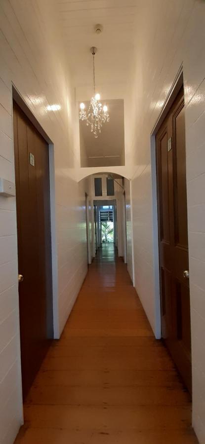 Travellers Paradise Cairns Exterior foto A typical corridor in a residential building