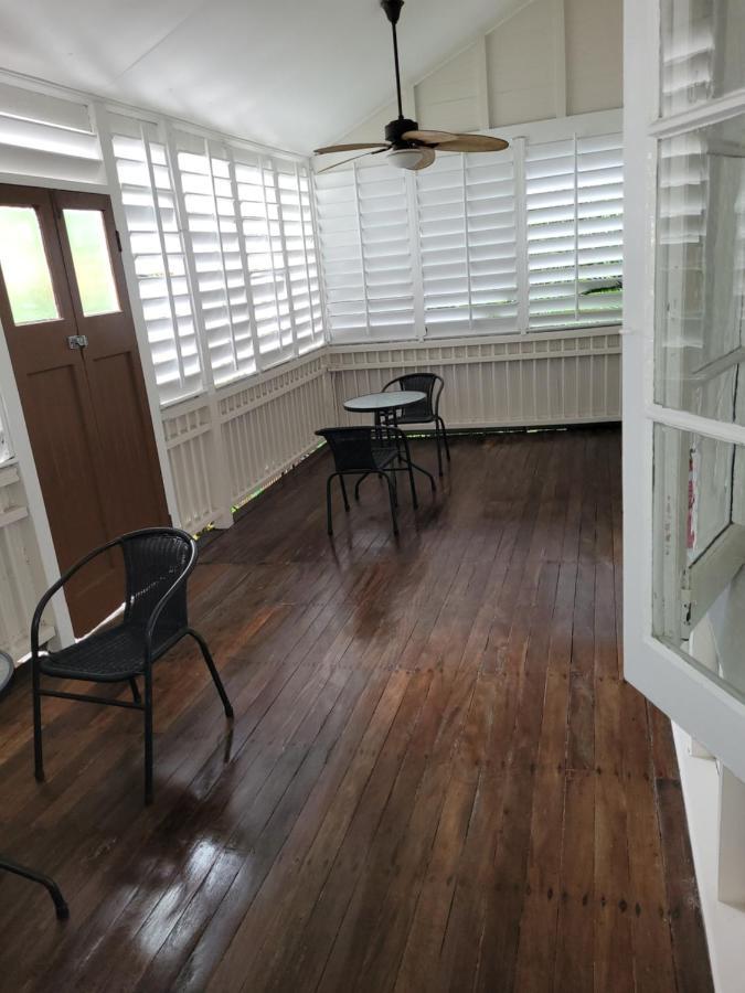 Travellers Paradise Cairns Exterior foto A balcony in a house