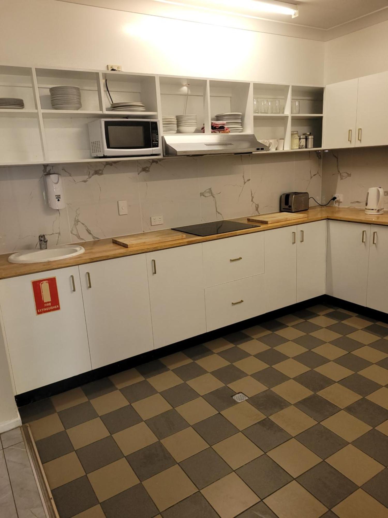 Travellers Paradise Cairns Exterior foto A kitchen in a student apartment