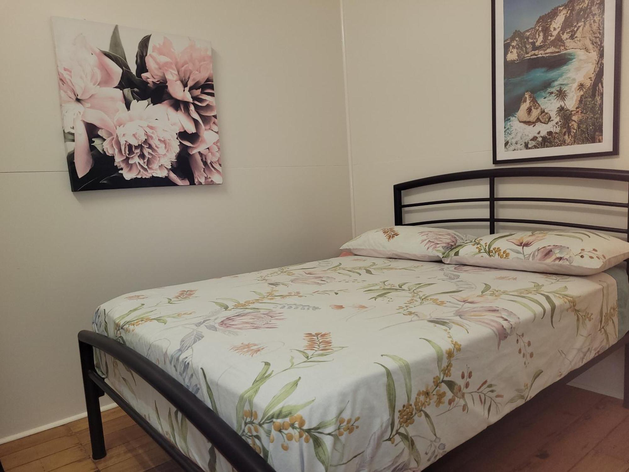 Travellers Paradise Cairns Exterior foto A double bed
